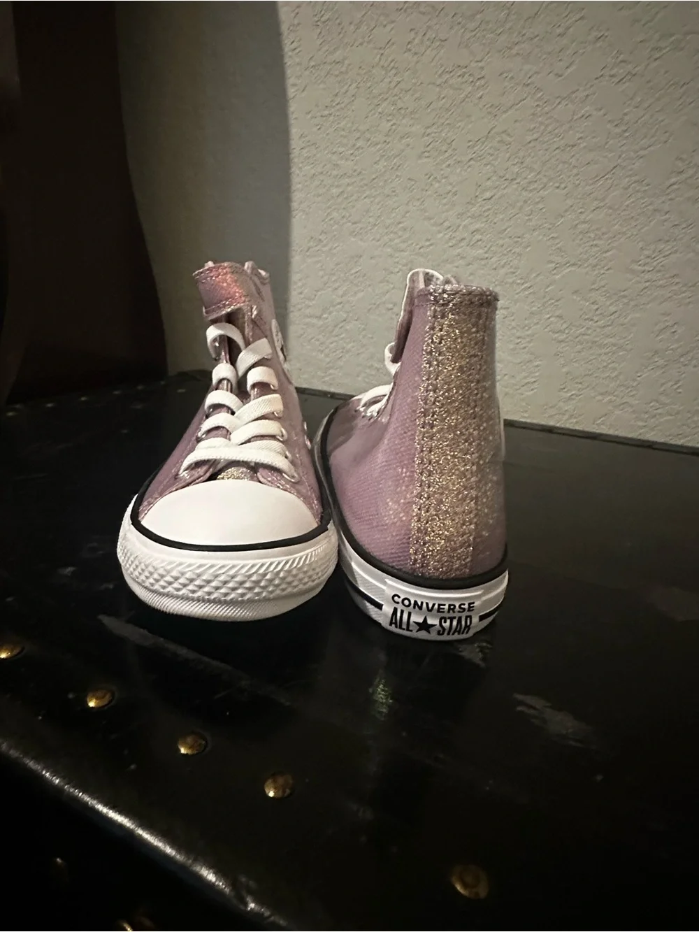 Converse sparkling light